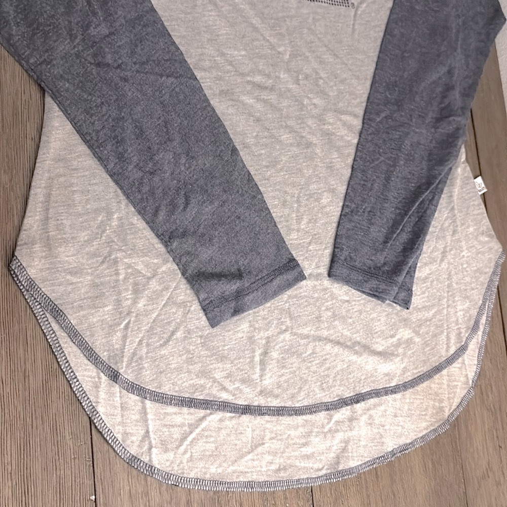 NWT [Touch By Alyssa Milano] Michigan Wolverines NCAA Long-Sleeve Top Women’s S - Picture 6 of 10